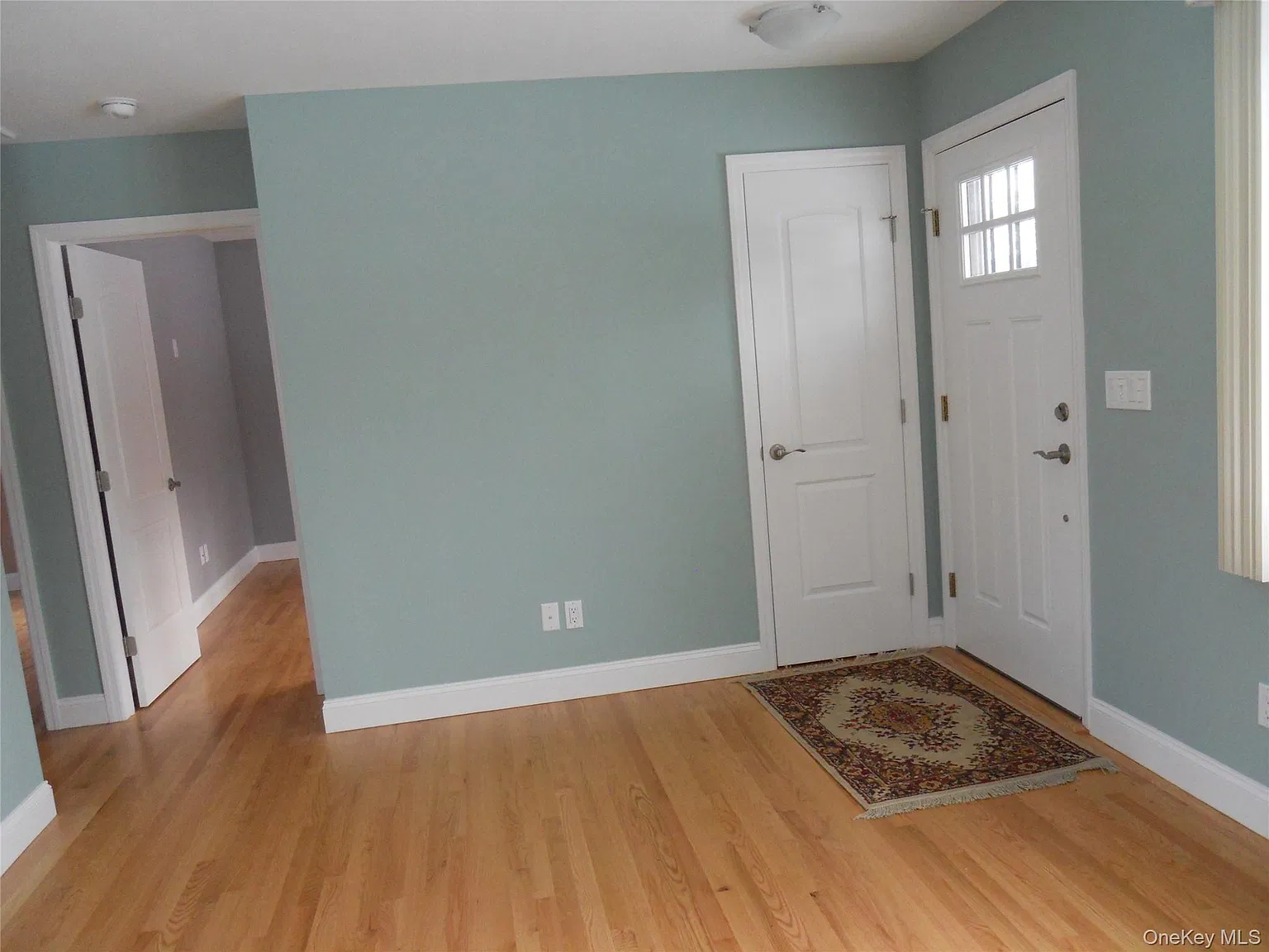 2 bed, 1.0 bath, 744 sqft, $3,000 — Photo 3