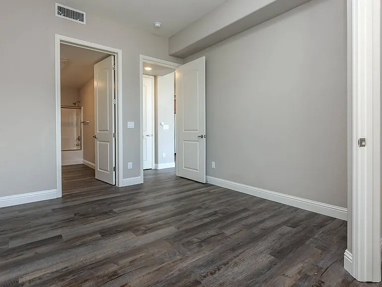 Drew Court Apartments — Photo 18