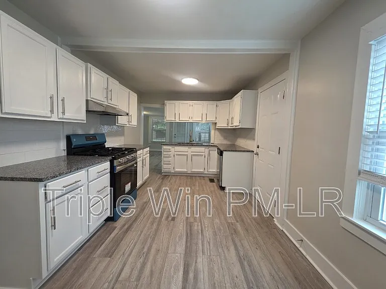 400 W 34th St — Photo 10