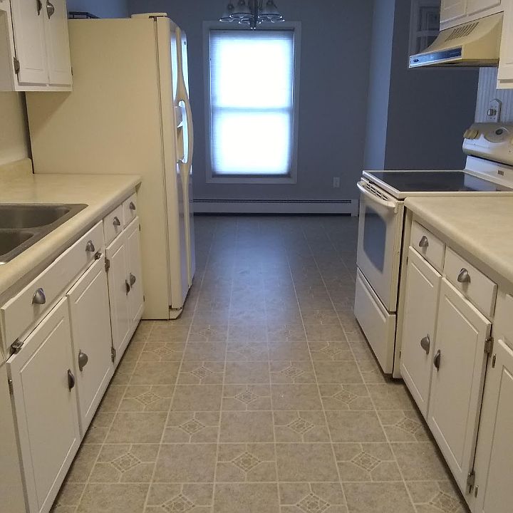Kitchen view & dining area from entryway.