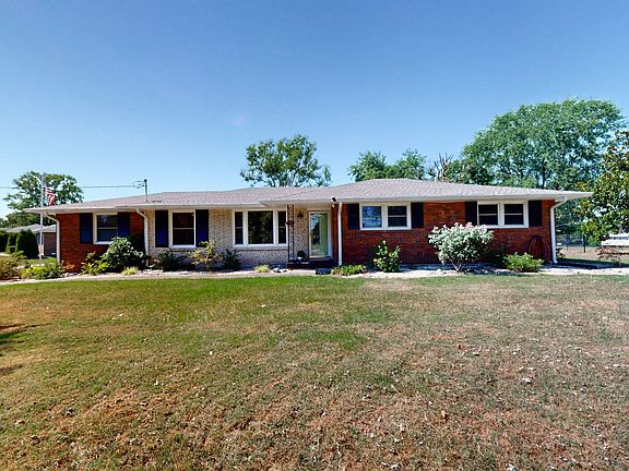 3rd image of 2612 Western Hills Dr