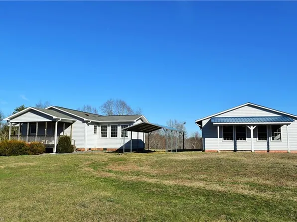 8210 Nautical Point Dr, Belews Creek, NC 27009