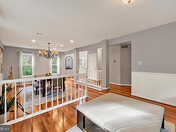 3rd image of 34 Dulaney Hills Ct