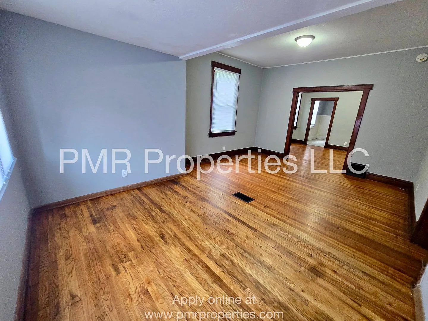 2 Bedrooms/ 1 Bathroom House — Photo 2