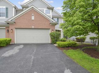 680 Creekside Cir, Gurnee, IL 60031