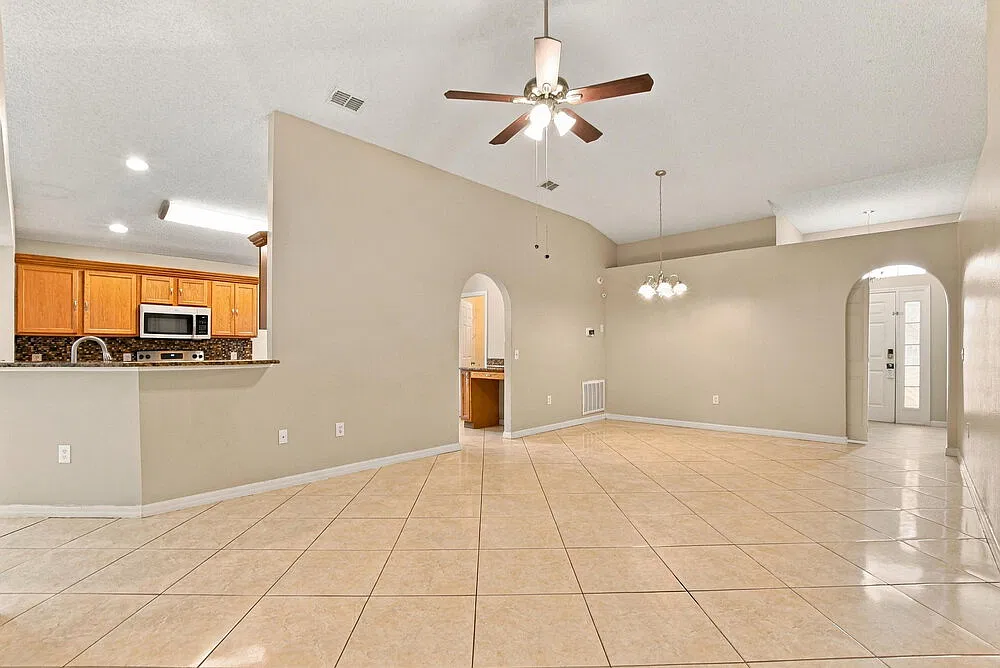 4 bed, 2.0 bath, 1854 sqft, $2,350 — Photo 3