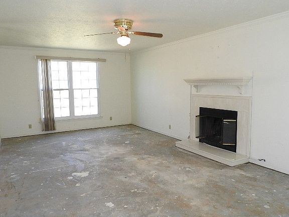 4th image of 203 Valleydale St