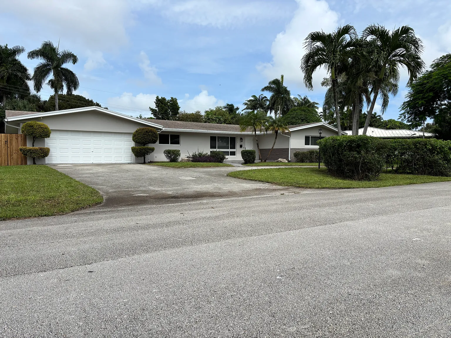 4 bed, 3.5 bath, 2664 sqft, $5,200 — Photo 2