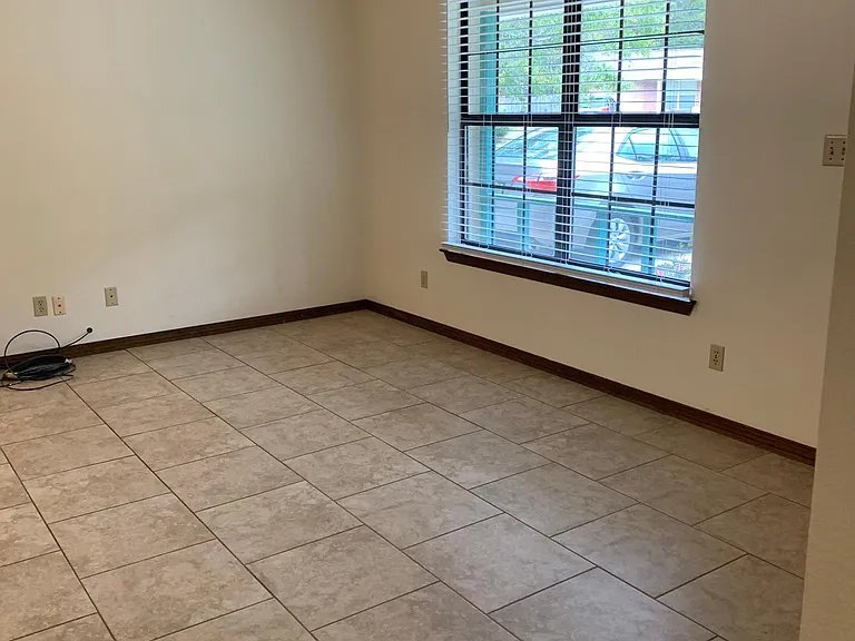 5460 Camille Gardens Cir — Photo 12