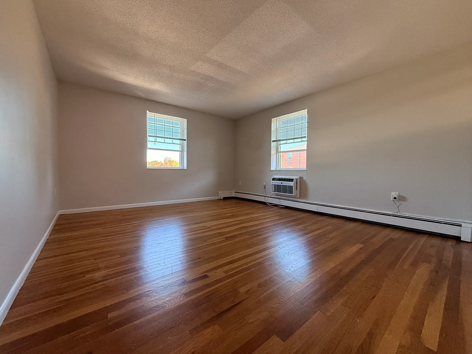 2 bed, 850 sqft, $2,600 — Photo 4