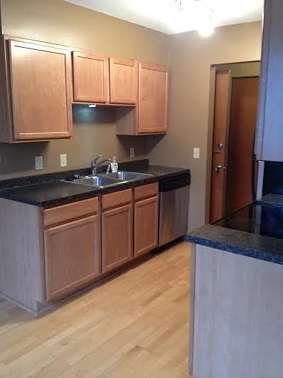 Building Photo - 207 Myrtle St W #2