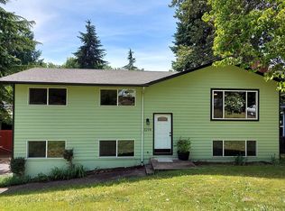 3294 Strathmore Pl, Eugene, OR 97405