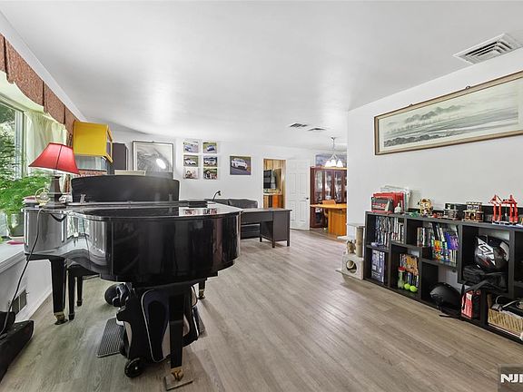 4th image of 9 Smith St