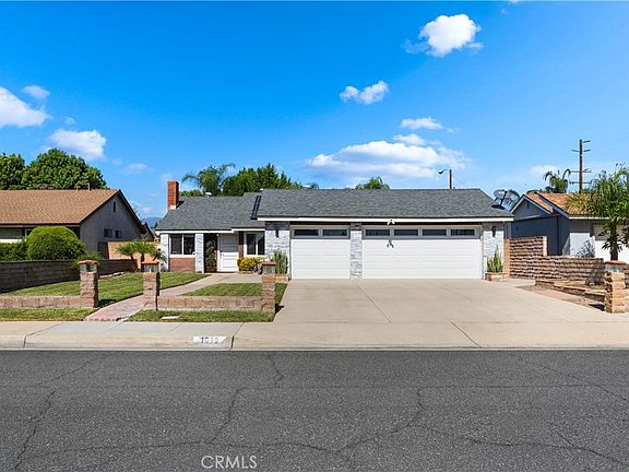 2nd image of 1010 W Maple Ct