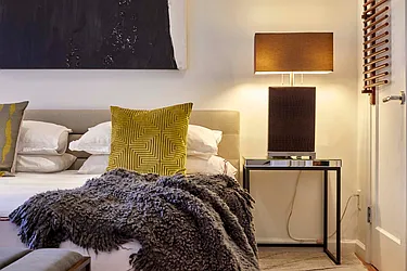 Rented by R New York