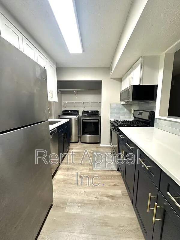 1 bed, 1.0 bath, 1010 sqft, $1,500 — Photo 2