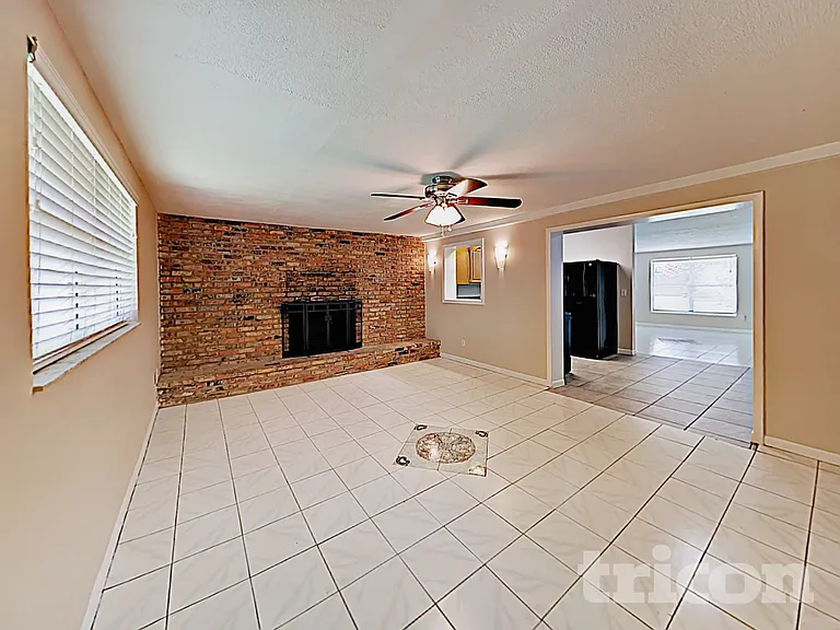 3463 Arbutus Ln — Photo 5