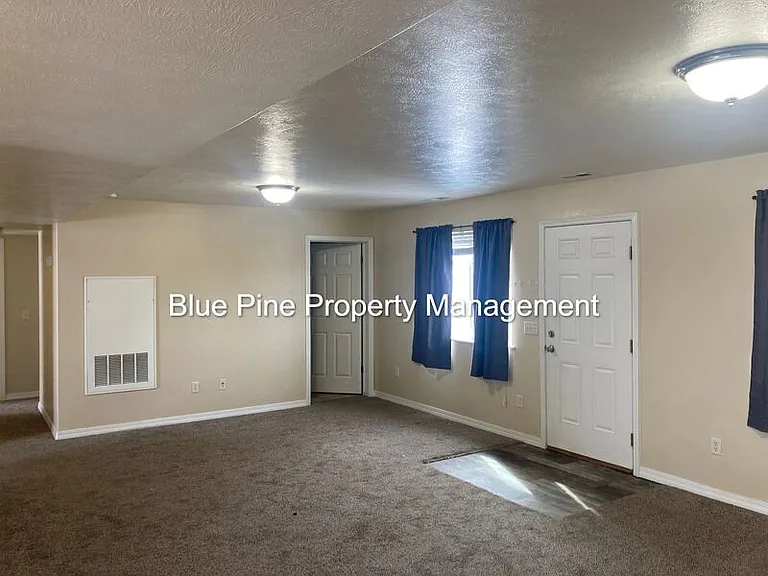 460 E Center St #6 — Photo 3