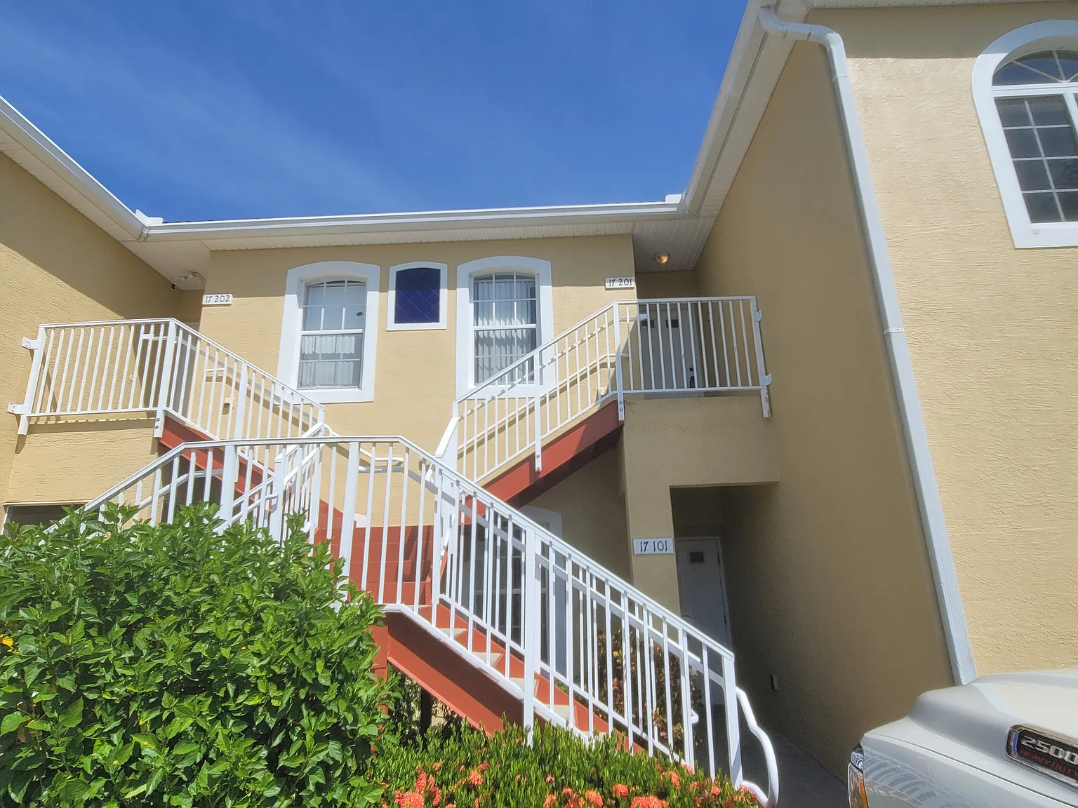17201 Indian Creek Dr — Photo 1