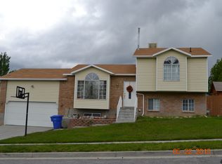 5836 S Woodview Dr, Kearns, UT 84118