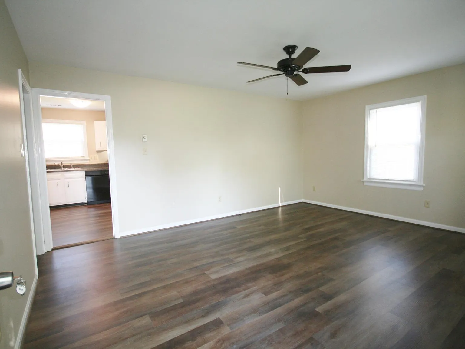 3 bed, 1.5 bath, 1209 sqft, $1,995 — Photo 4