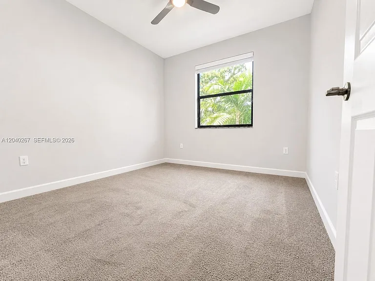 1523 SW 29th St #1523 — Photo 9