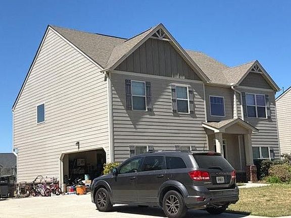 3rd image of 135 Oakwood Dr