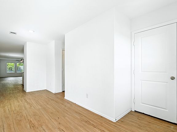 3rd image of 4347 Palmetto Grove Ln