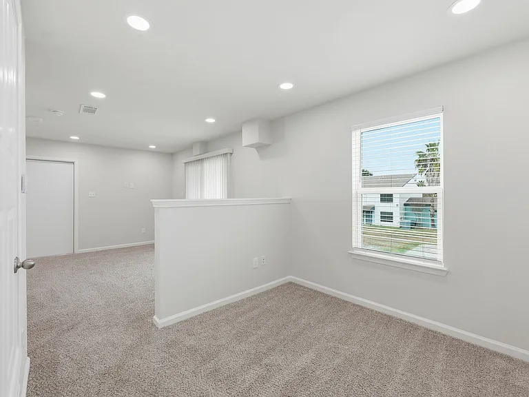 Land's End Apartments — Photo 7