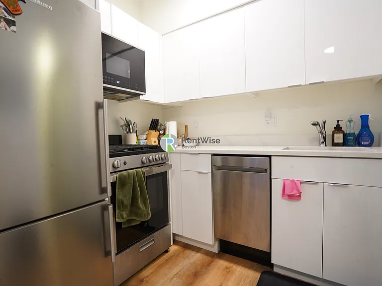 230 Walnut St #20A — Photo 6