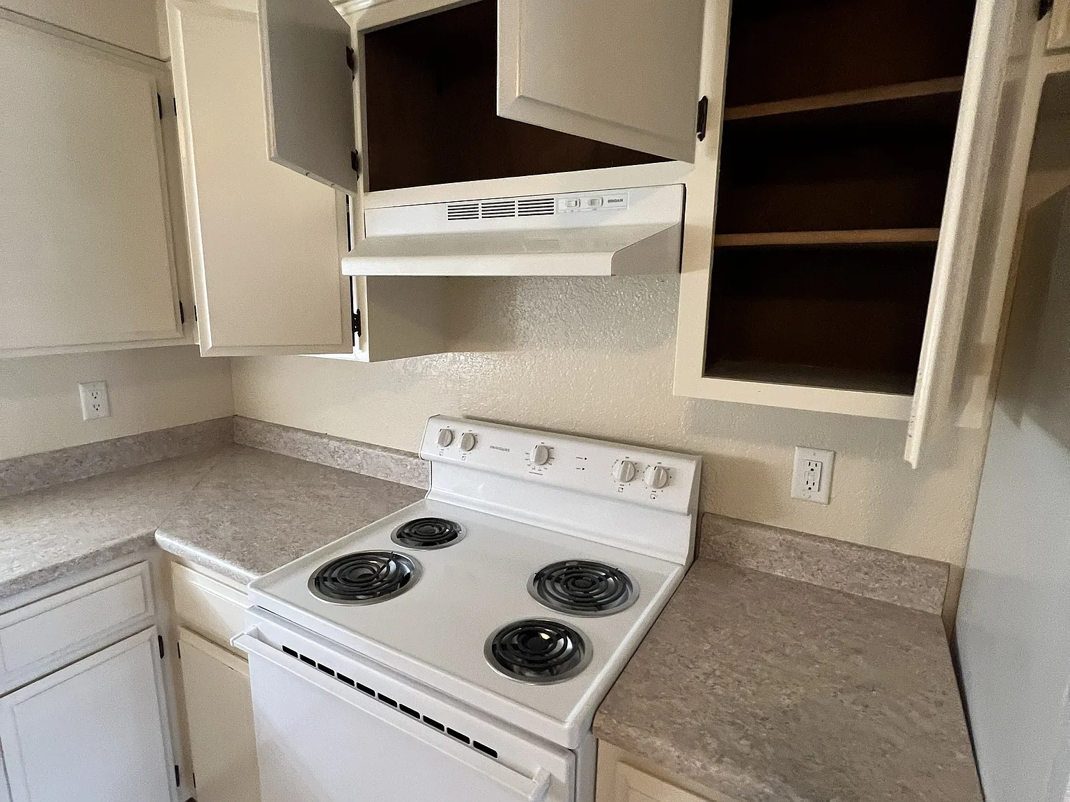 2 bed, 825 sqft, $1,275 — Photo 3
