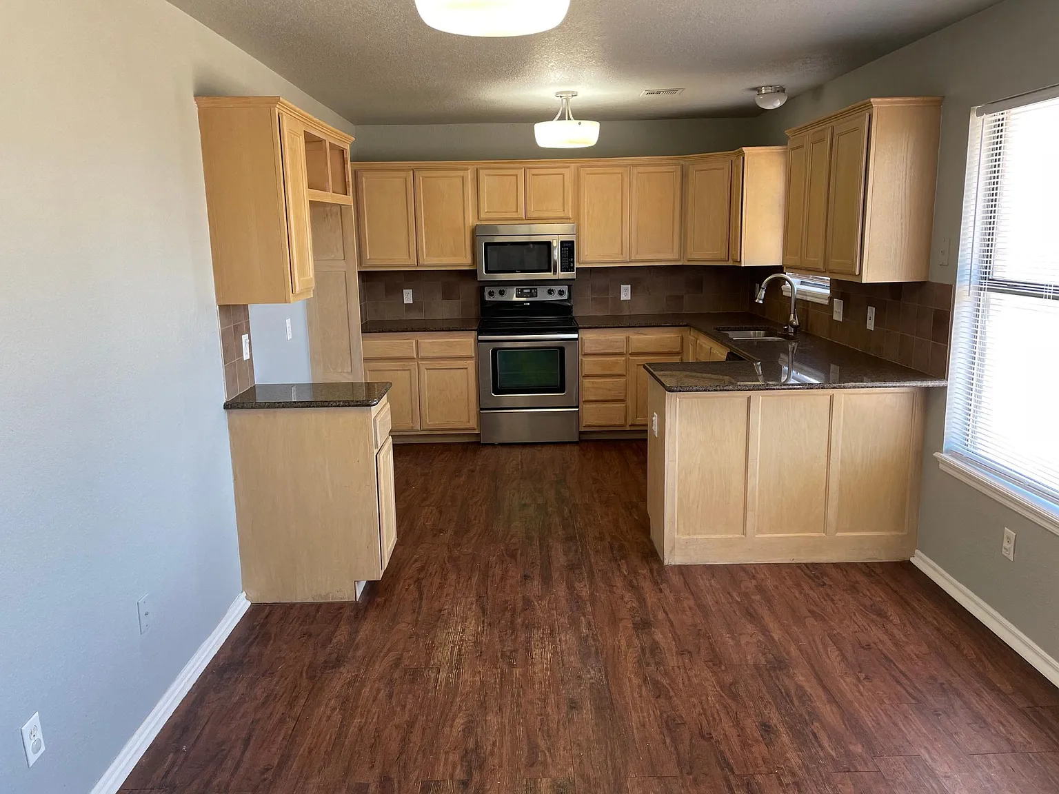 1900 Parkside Dr — Photo 4