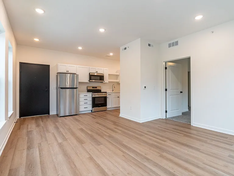 Forest Ave Rowhomes — Photo 3