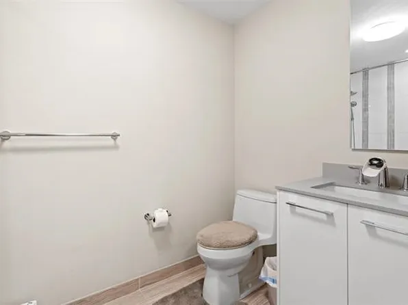 1200 Avenue At Port Imperial image 18 of 41