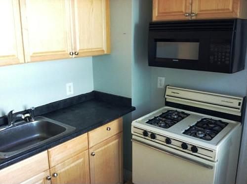 2nd image of 210 Nelson St