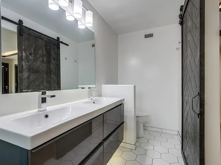 2550 Gregory Dr — Photo 40