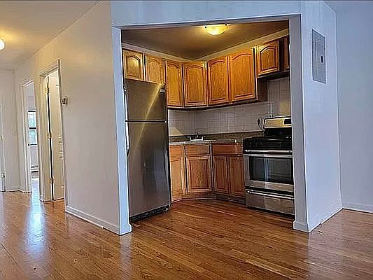 4th image of 700 Willoughby Ave Floor 1