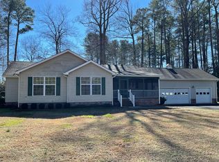 28 Little John St, Reedville, VA 22539