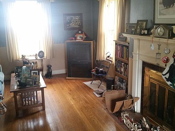 2nd image of 407 W Maywood Ave
