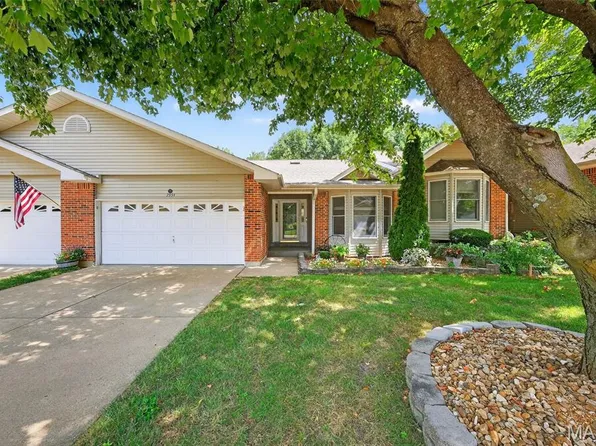 2954 Oakmoor Dr #10B, Saint Charles, MO 63301