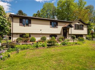 260 Peters Ln, Stratford, CT 06614