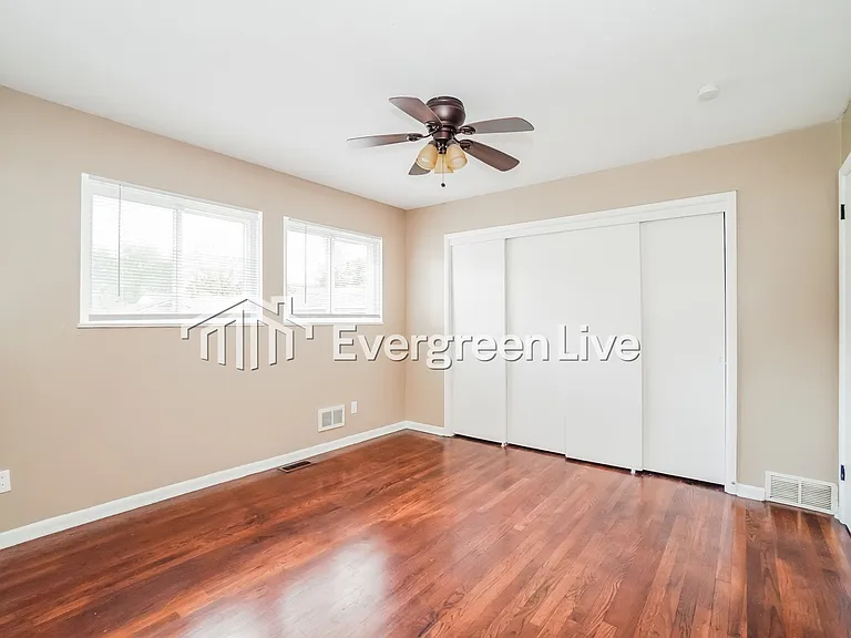 1452 Avenue Dr — Photo 10