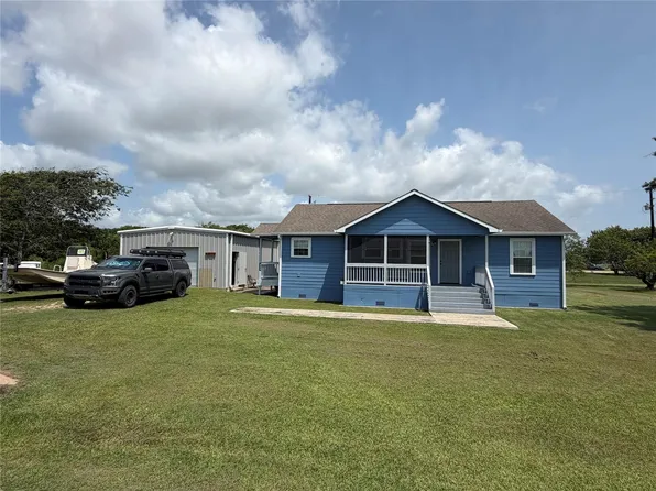 570 Stovall Dr, Palacios, TX 77465