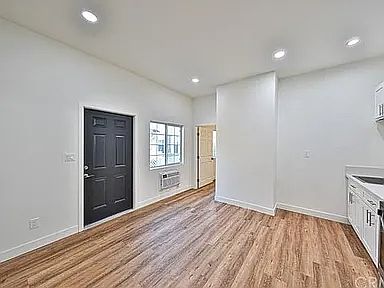 5th image of 212 1/2 Belmont Ave