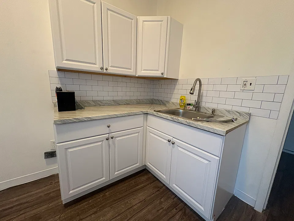 29 E Broad St #4