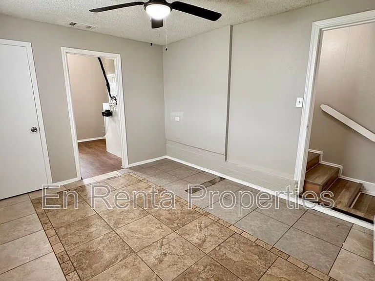 601 W Beach St — Photo 17