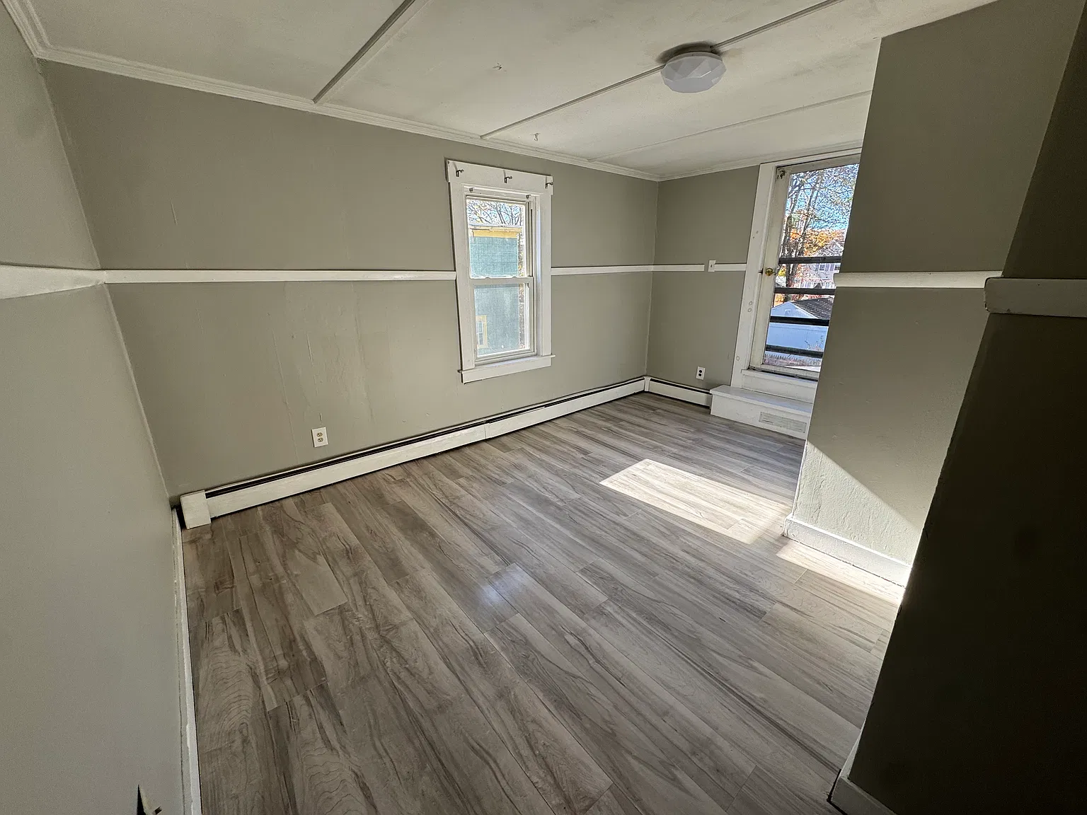3 bed, 1000 sqft, $1,995 — Photo 3