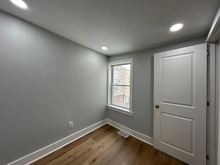 1049 Mercy St — Photo 20