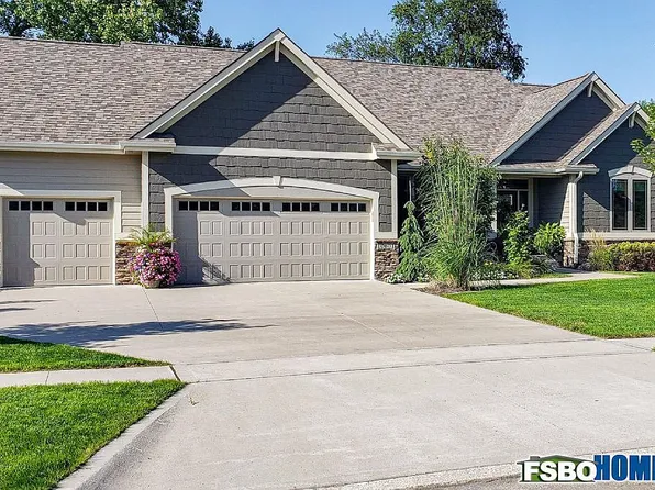 10601 NW 75th Pl, Johnston, IA 50131