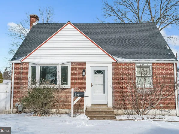 210 Newington Dr, Hatboro, PA 19040